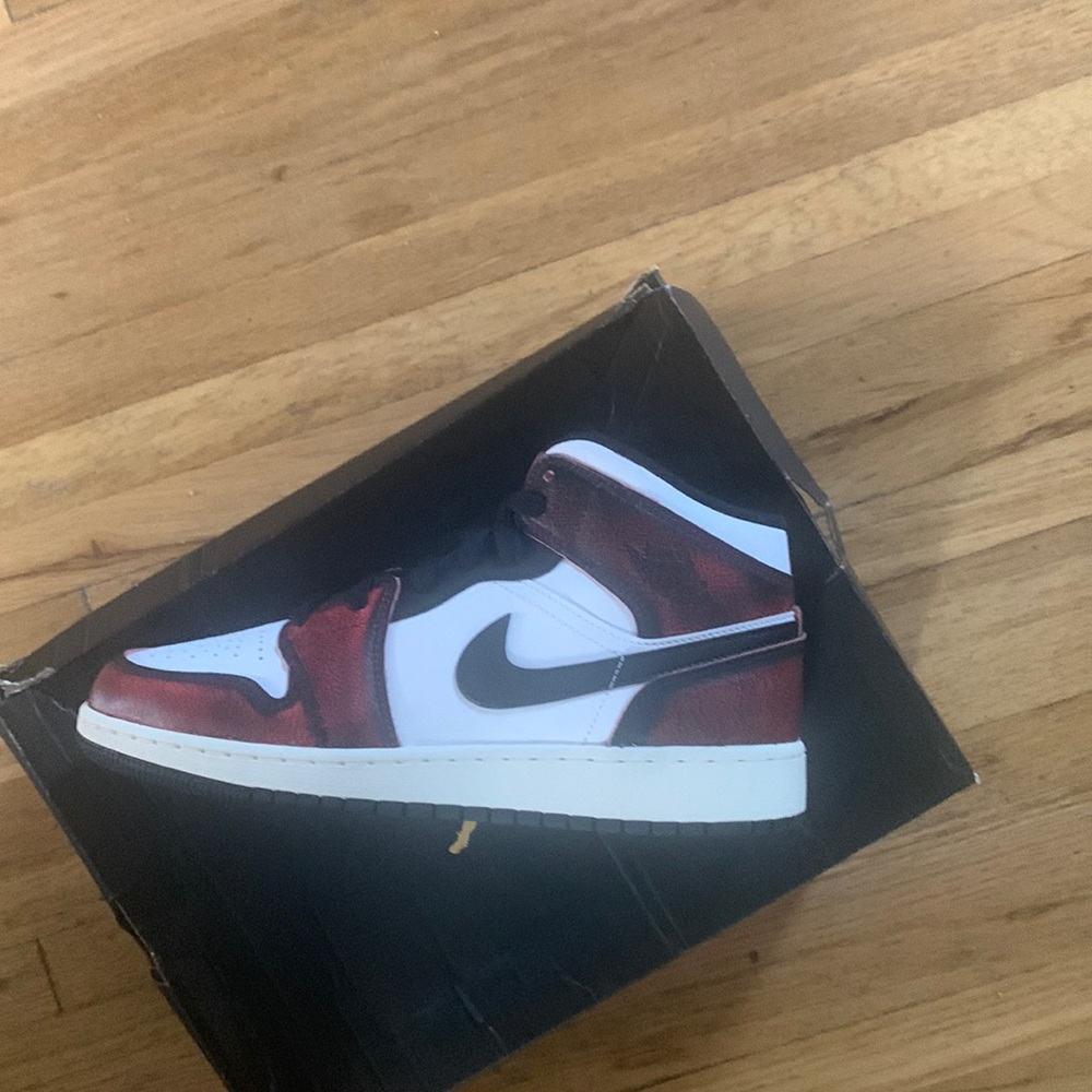 Brand new w/box Jordan 1 8 women 6.5 men